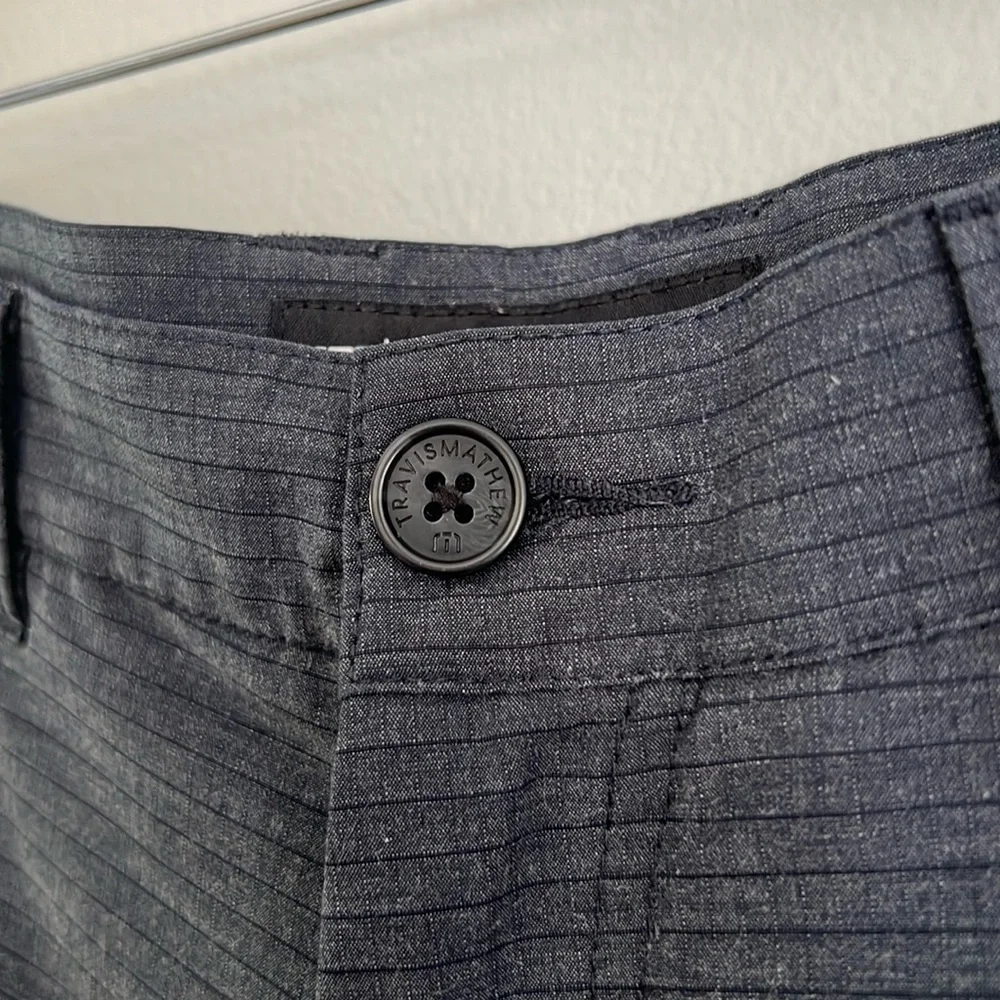 TRAVIS MATHEW MENS BECK PERFORMANCE GOLF SHORTS 32 WAIST